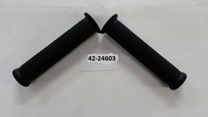 Triumph Pre Unit Grip Set - 1" Bar - 6-1/8" Length - No Logo - Taiwan