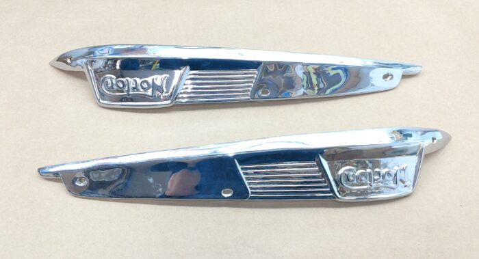 NM22713 / NM22714 - Norton Atlas Tank Badge Set - UK - Image 4