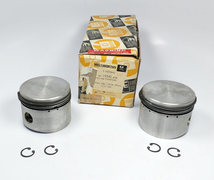 19342 - NOS Piston Set - Standard Size - UK - Wellworthy