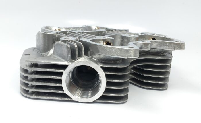 71-7505 - NEW - TR7 - Single Carb - Threaded Exhaust Ports - UK Made - Image 9