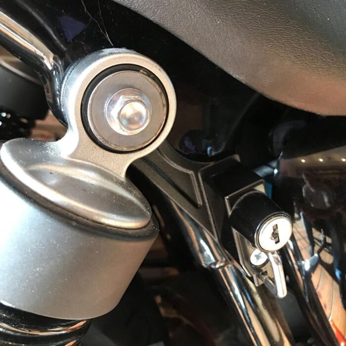 Motone Helmet Lock 2.0 - T100/T120, Street Twin/Cup, Speed Twin 900/1200, Thruxton 1200, - Image 2