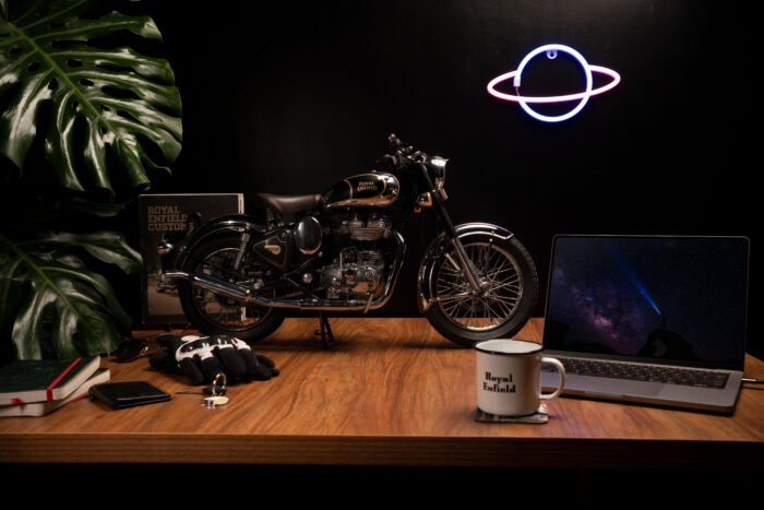 Royal Enfield 1:3 Scale Model, Classic 500 "Chrome Black"