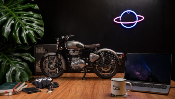 Royal Enfield 1:3 Scale Model, Classic 500 "Gun Grey"